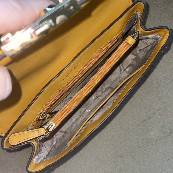 Brand New Michael Kors Soho Large Frameout Chain Shoulder Purse Marigold - Picture 14 of 16